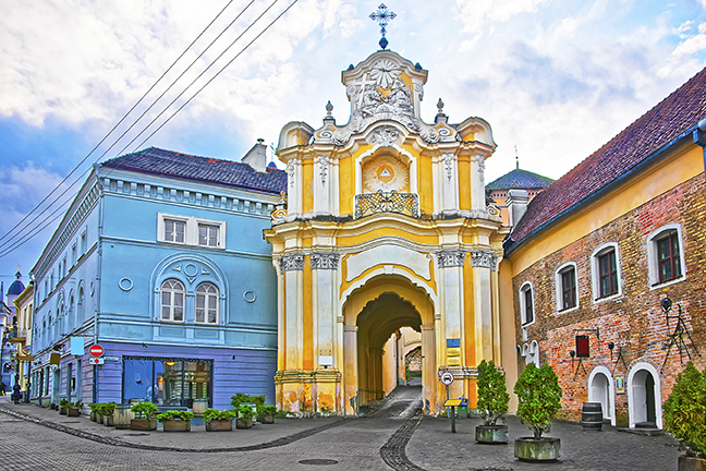 Basilian_monastery_gate_lithuania