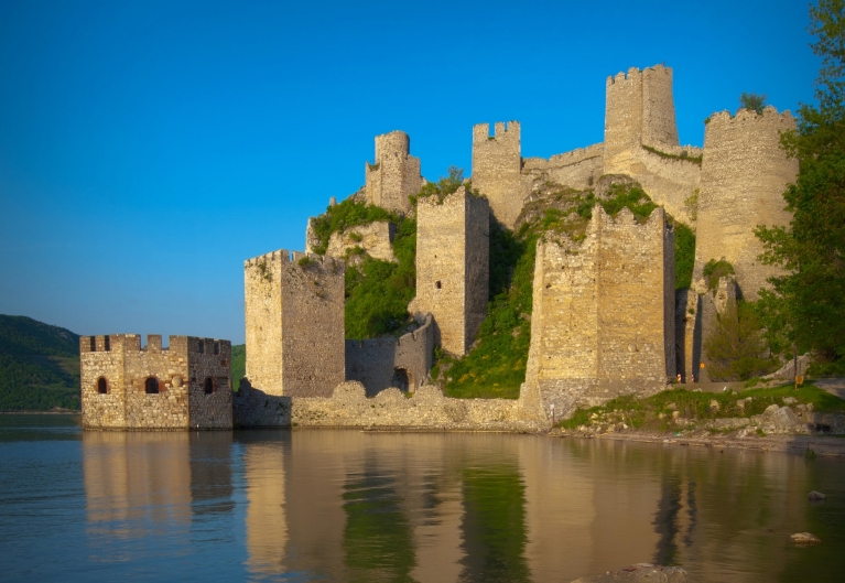 Forteresse de Golubac au bord du Danube