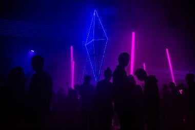 24 hours in Berlin | Club view with sensual pink and blue lights