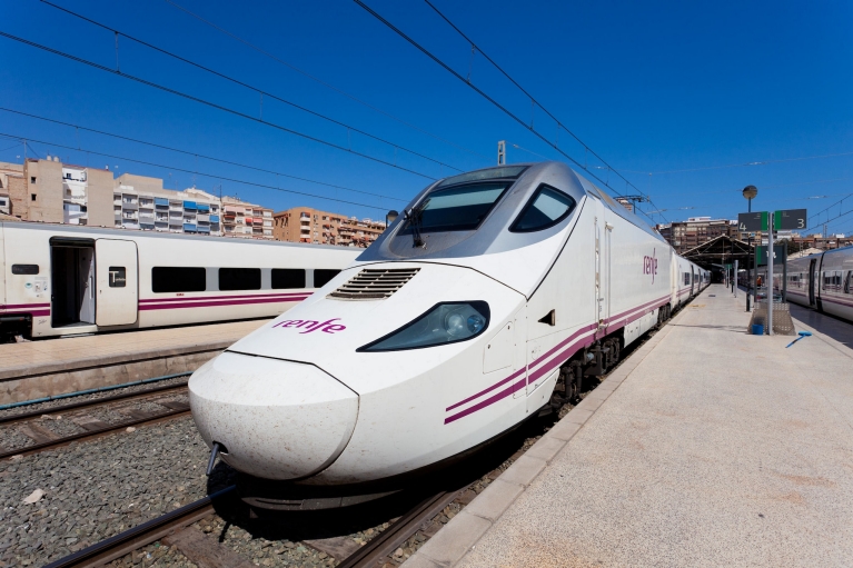 Treno ad alta velocità Alvia, Alicante