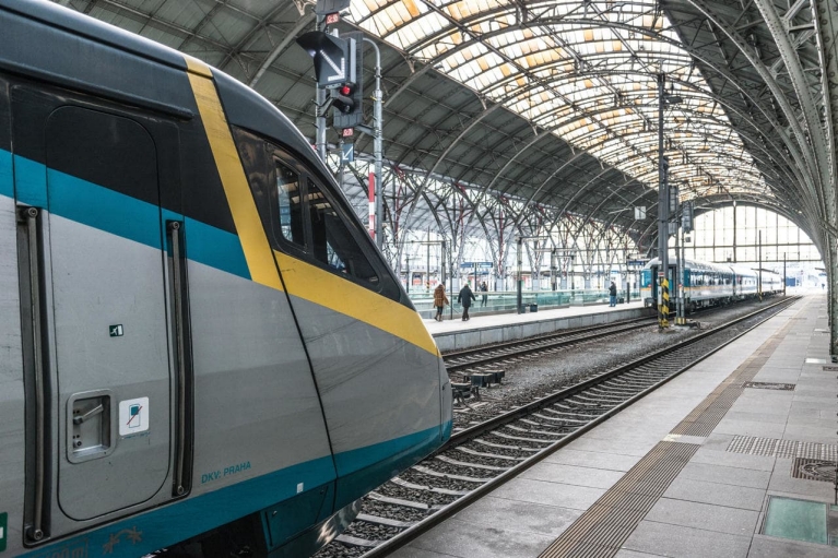 cd_train_in_prague_station_1280x854px_e_nr-3111