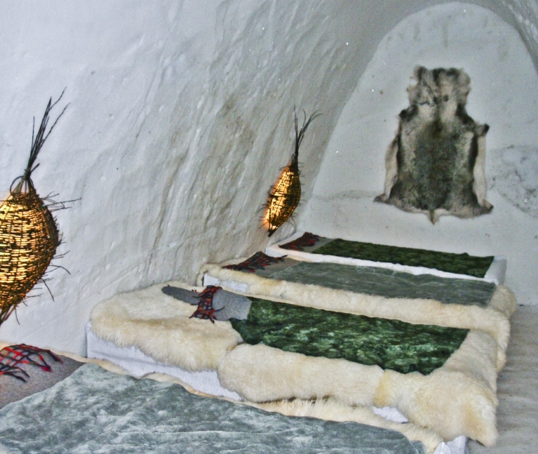 Trascorri la notte in un hotel-igloo