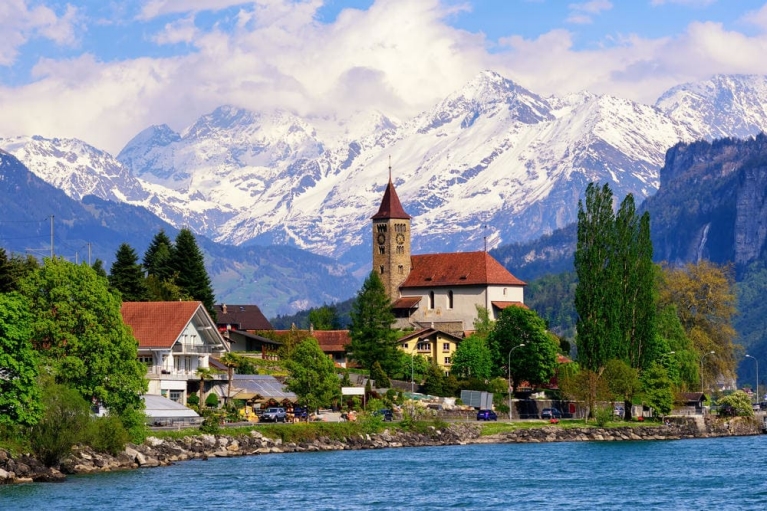Partez profiter de la beauté des eaux du lac de Brienz