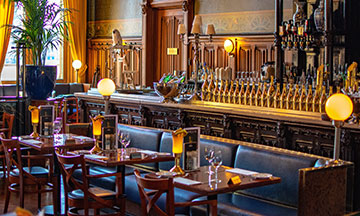 netherlands-amsterdam-central-station-grand-cafe-benefit