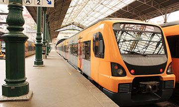 portugal-lisbon-train-in-station-sao-bento