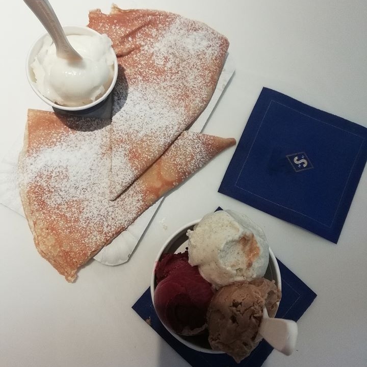 Crepes und Eis in Frankreich